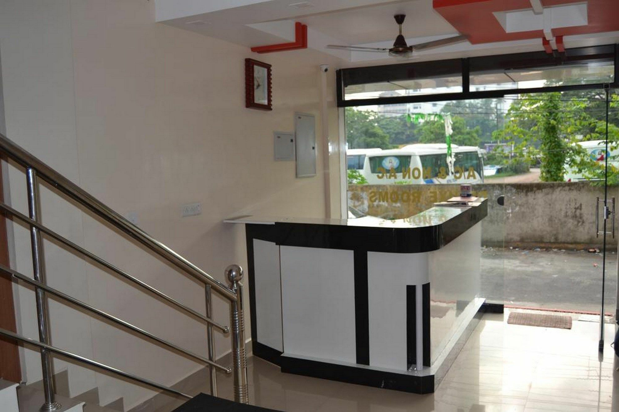 Fabhotel Rithikha Inn Manapakkam Chennai Exterior foto